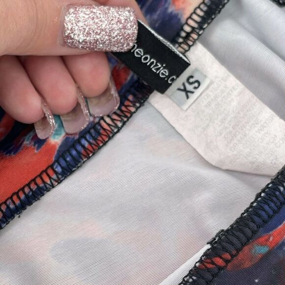 Onzie Leggings Cropped Purple Animal Print Feather Womens Size XS Mid Rise Pant - Picture 6 of 6